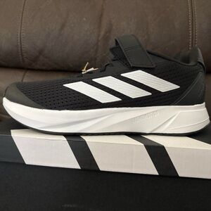 Adidas duramo sl el Black and White Sneakers brand new 5.5 youth or 6.5 women’s